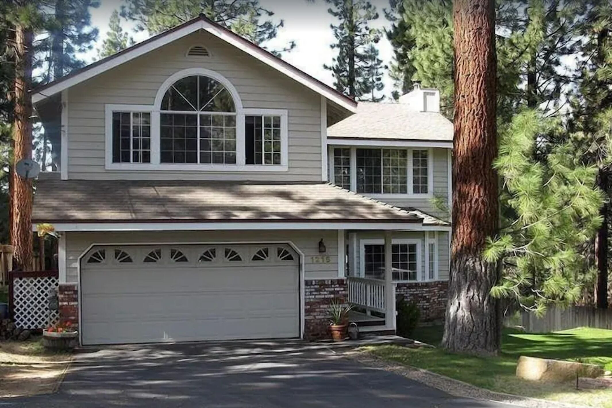 Large Luxury Home near Heavenly, HDTV, Wi-Fi, Pool Table