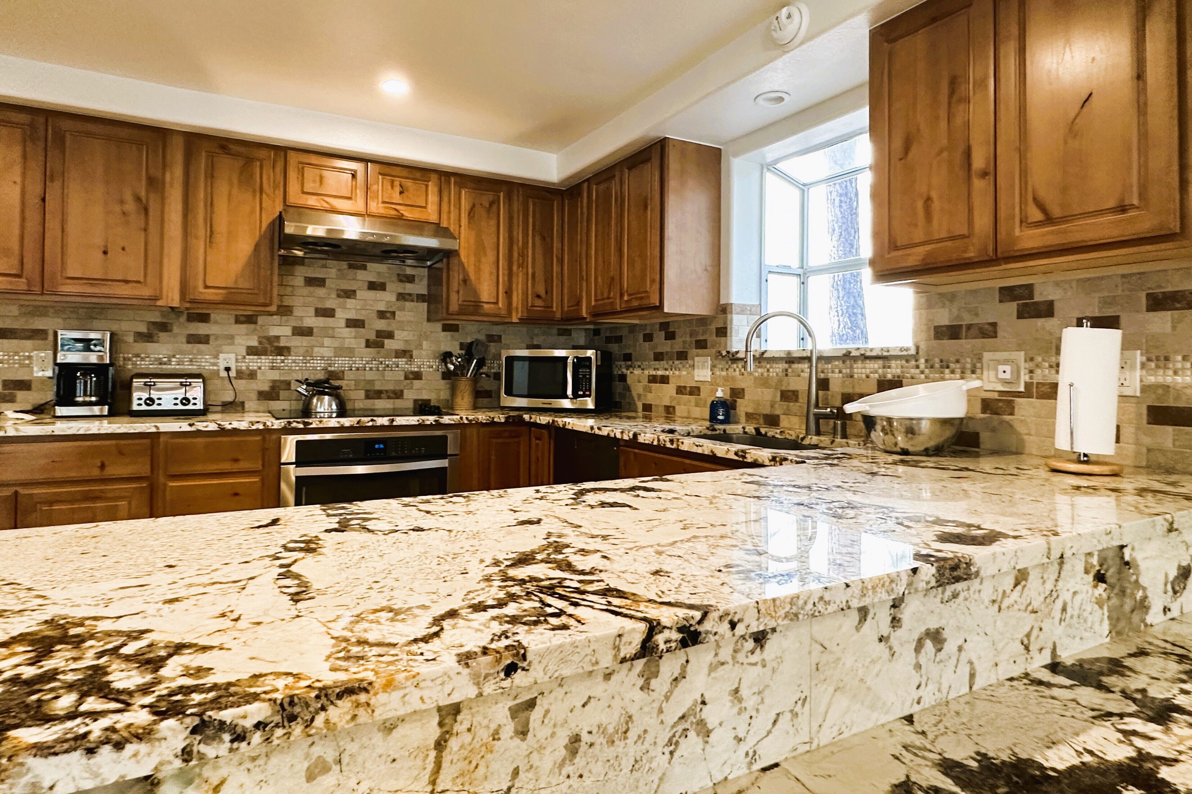 Large Luxury Home near Heavenly, HDTV, Wi-Fi, Pool Table