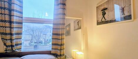 5 Schlafzimmer, Schreibtisch, Bügeleisen/Bügelbrett, kostenloses WLAN