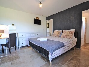 3 soverom, reiseseng for barn, wi-fi (inkludert) og sengetøy