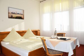 Habitació doble | Caixa forta a l'habitació i mobiliari individual 