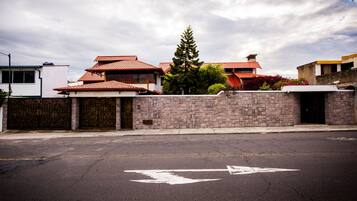 Fachada de la propiedad