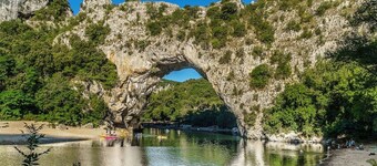 Quiet, fully air-conditioned villa with private pool