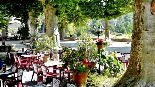 Quiet, fully air-conditioned villa with private pool