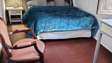 3 slaapkamers, een strijkplank/strijkijzer, gratis wifi, beddengoed