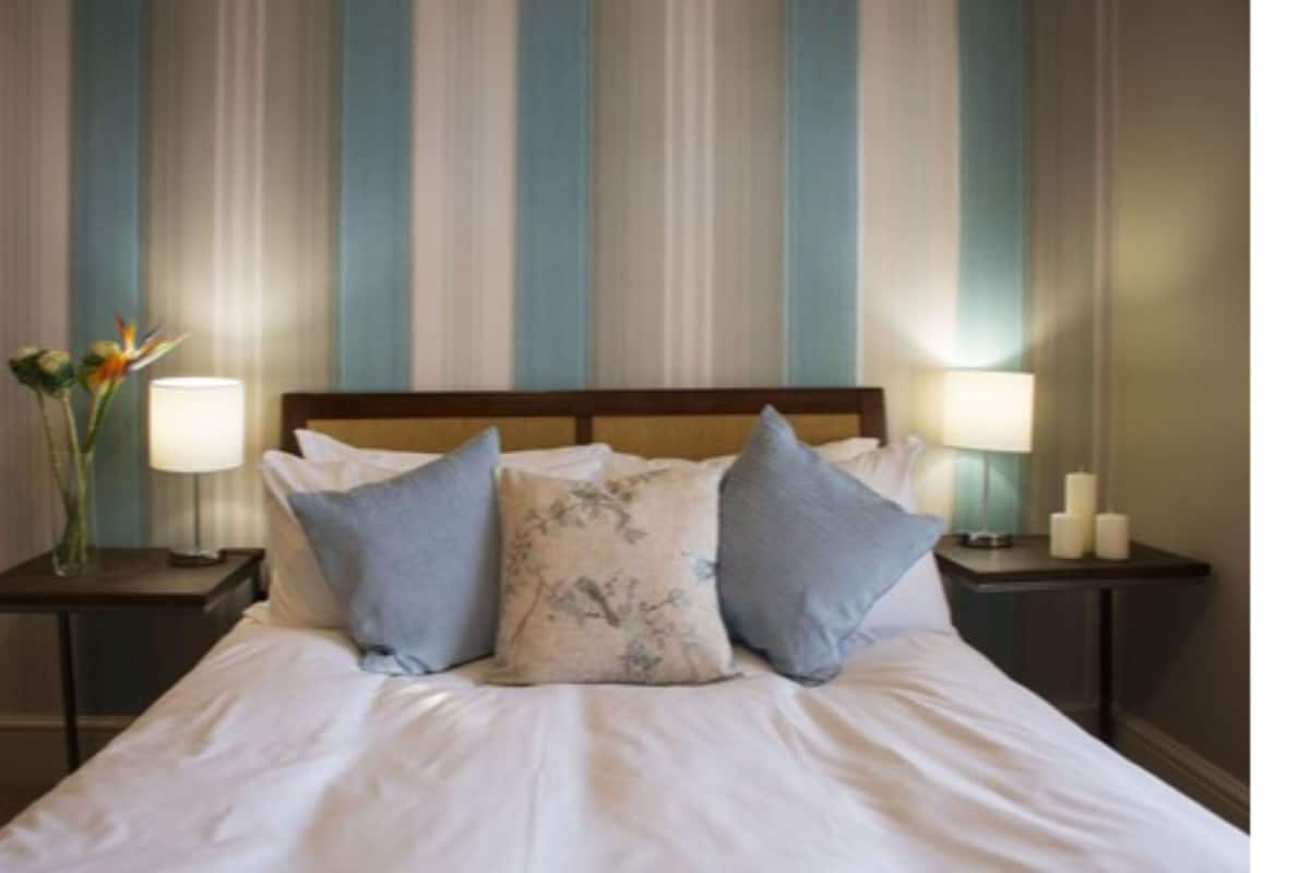Desk, iron/ironing board, free WiFi, bed sheets