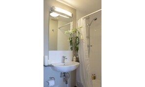 Bathroom sink - Amherst Brighton (Brighton)
