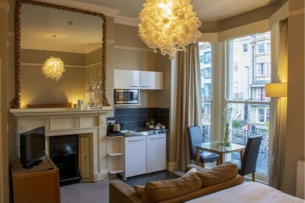 Superior Double Room, 1 Double Bed, Non Smoking, Partial Ocean View | Private kitchenette | Microwave, electric kettle