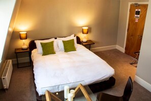 Desk, iron/ironing board, free WiFi, bed sheets - Amherst Brighton (Brighton)