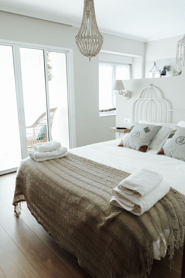 5 bedrooms, iron/ironing board, travel crib, free WiFi