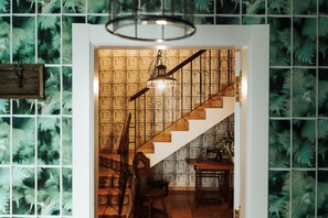 Unclassified image, 5 of 49, button