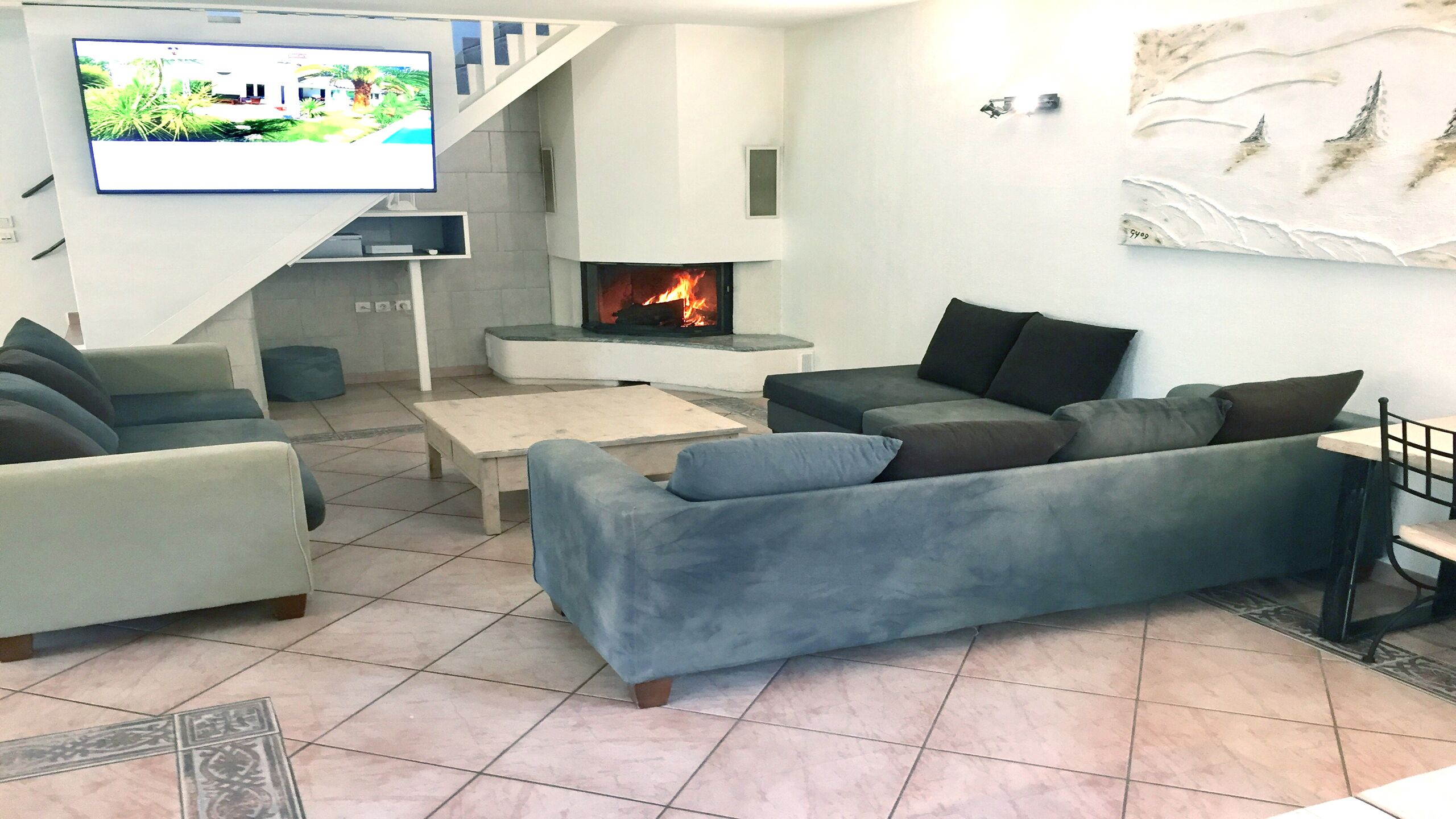 Contemporary villa (16 people) with swimming pool, tropical garden in the woods 