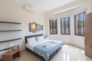 7 quartos, cofres nos quartos, ferros/tábuas de passar roupa