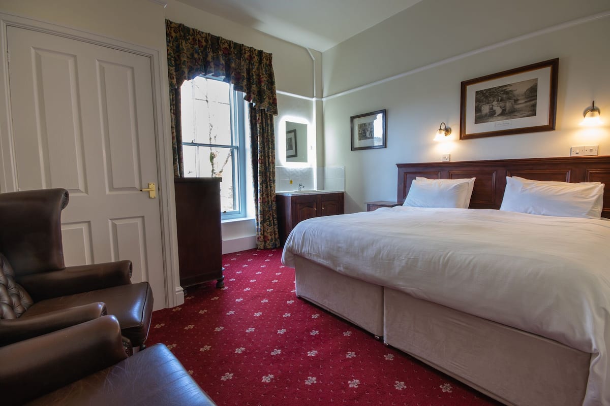 Double or Twin Room (19 steps to First Floor, Room 3)