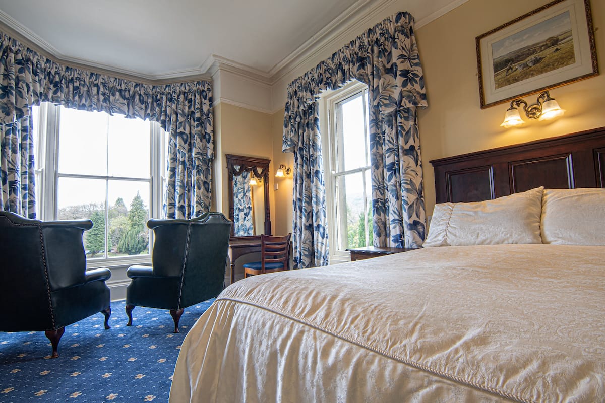 Double Room, 1 Double Bed, Lake View (19 steps to First Floor, Room 4)