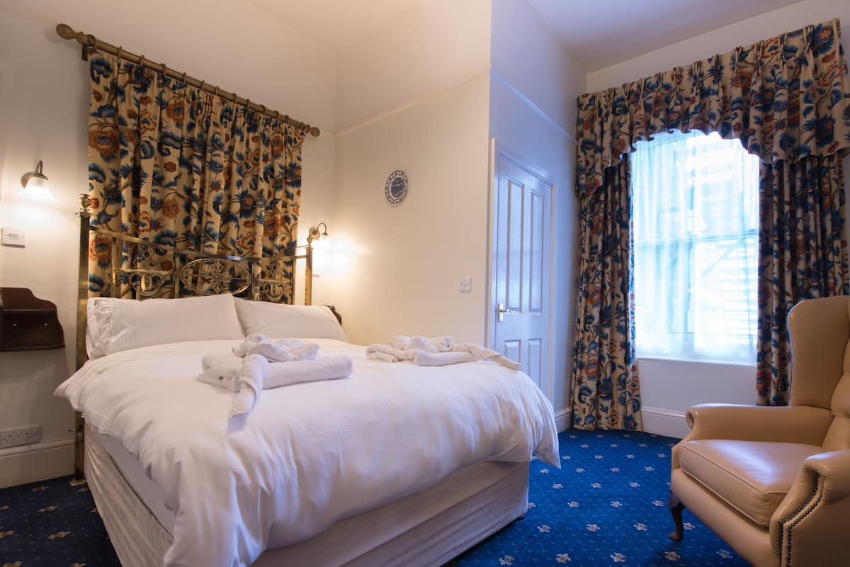 Double Room (19 steps to First Floor, Room 6)
