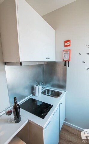 Fridge, microwave, stovetop, coffee/tea maker