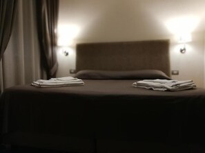 In-room safe, desk, blackout drapes, soundproofing - Hotel San Germano (Piedimonte San Germano)