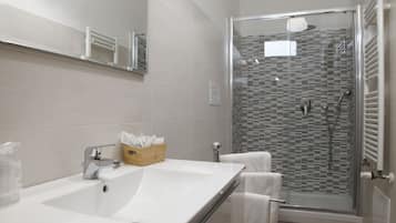 Shower, rainfall showerhead, free toiletries, hair dryer