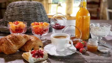 Free daily continental breakfast