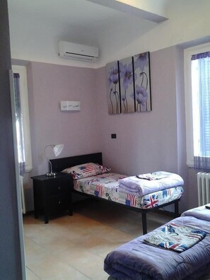 Dormitorio compartido, dormitorio mixto, accesible para personas con discapacidad (5 Pax) | Wifi gratis y ropa de cama