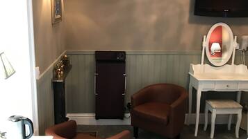 Kahden hengen huone | Pimennysverhot, ilmainen Wi-Fi, vuodevaatteet