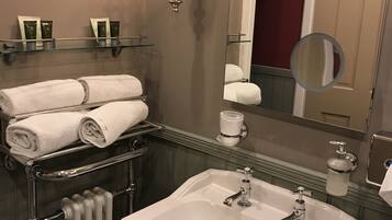 Kamar Double | Tirai kedap cahaya, Wi-Fi gratis, dan seprai linen