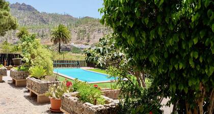 Charming Las Colmenas Cottage with Private Pool near Vibrant Tirajana