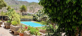 Charming Las Colmenas Cottage with Private Pool near Vibrant Tirajana