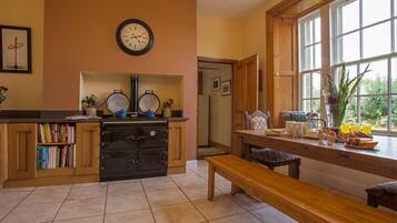 冰箱、微波炉、烤箱、炉灶