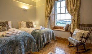 5 slaapkamers, een strijkplank/strijkijzer, internet, beddengoed