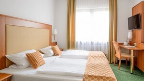 Standard Double or Twin Room | Desk, blackout drapes, soundproofing, free WiFi - Hotel Göller (Hirschaid)