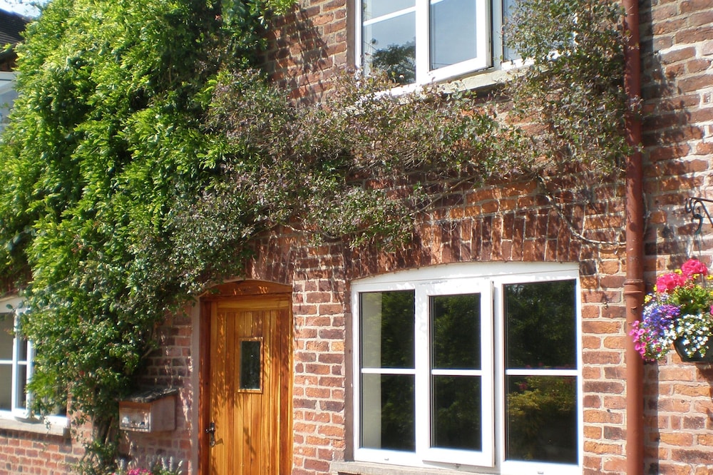 Farmhouse Cottage Sleeps 2 (1 en-suite Bedroom)