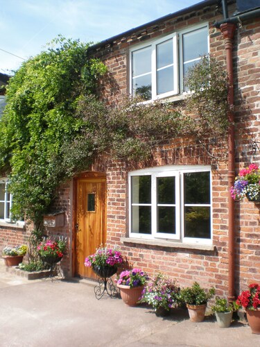 Farmhouse Cottage Sleeps 2 (1 en-suite Bedroom)