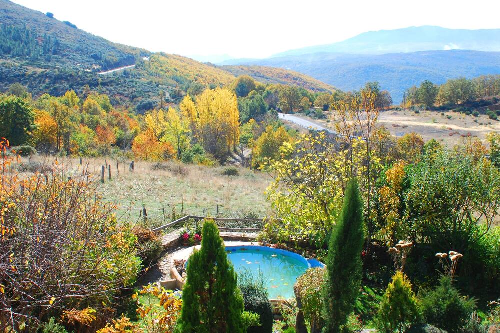 Self catering Jardines del Robledo for 3 people
