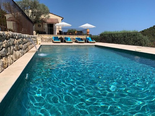 Maison Provençale Côte d'Azur Pleine de charme avec Piscine Chauffée