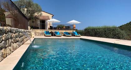 Maison Provençale CÎte d'Azur Pleine de charme avec Piscine Chauffée