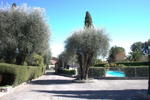 Property grounds - Splendid Cannes Villa, Fine Gated Domain, Private pool (Cannes)