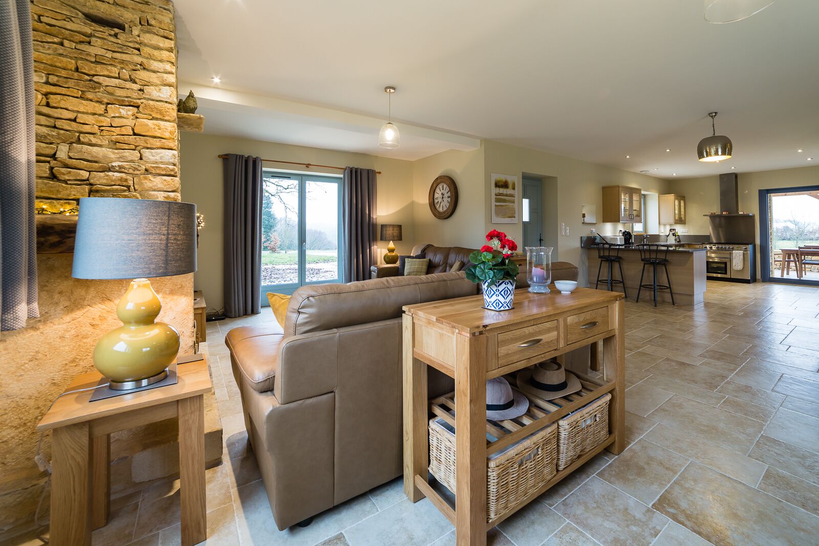 电视、壁炉、乒乓球