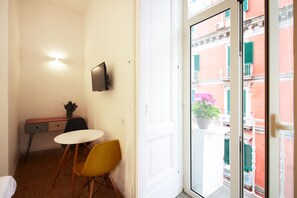 Deluxe Double Room | Individually decorated, individually furnished, desk, soundproofing - Le Quinte del Bellini (Naples)