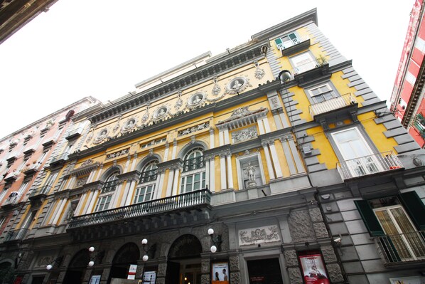 Front of property - Le Quinte del Bellini (Naples)