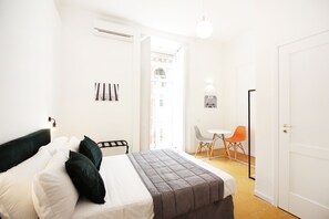 Luksus-dobbeltrom | Individuelt dekorert, individuelt innredet, skrivebord og lydisolert