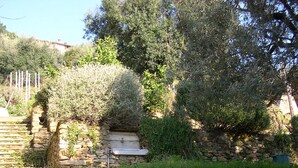 A stone staircase leading up to a stone wall with a small water feature. - Villa with private pool, 5 minutes drive from the beach of Forte dei Marmi. (Ripa di Seravezza Lucca)