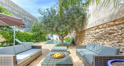 Stylish townhouse with large pool, central Pollensa