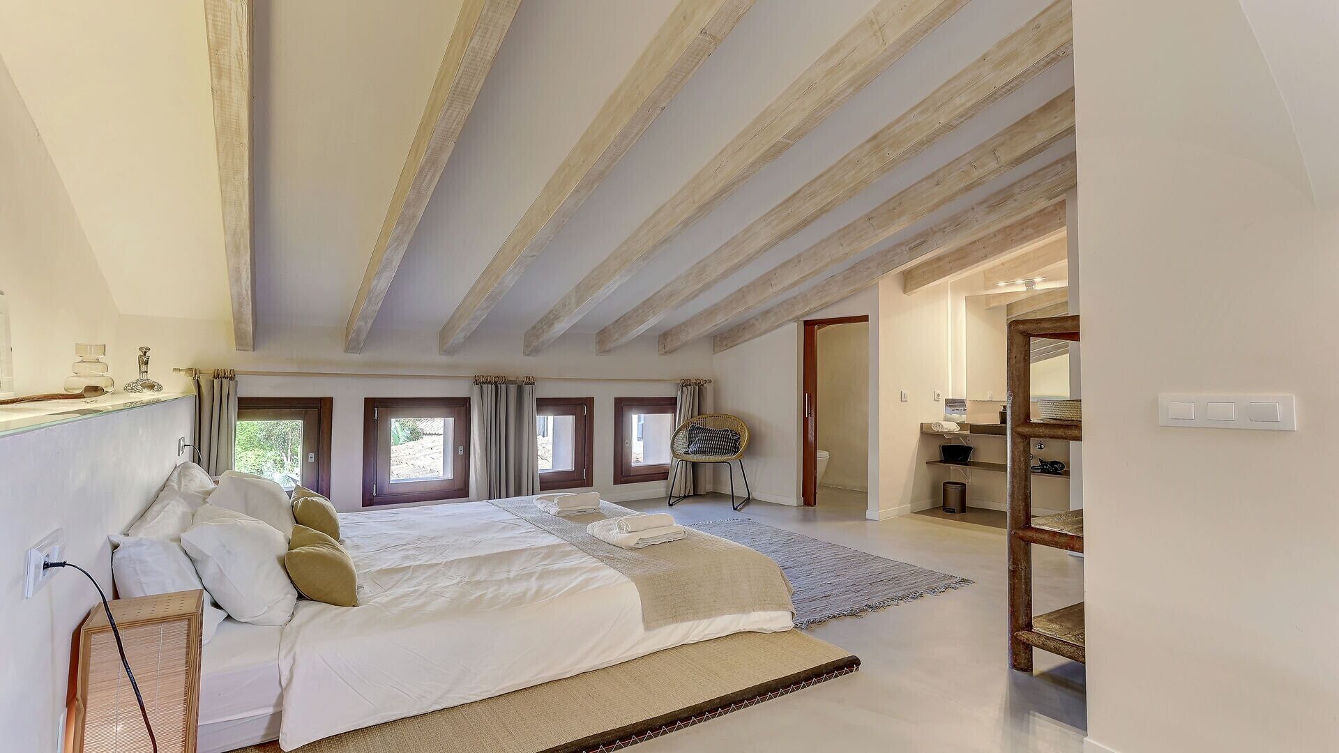 5 chambres, coffres-forts dans les chambres, fer et planche à repasser