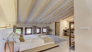 5 chambres, coffres-forts dans les chambres, fer et planche à repasser