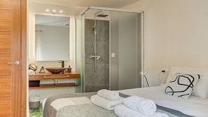 5 habitaciones y caja de seguridad en la habitación