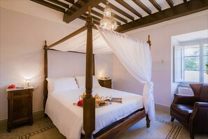 9 habitaciones, tabla de planchar con plancha y cuna de viaje 