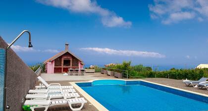 A Casa do Lagar In a peaceful and solitary area with a pleasant climate all year