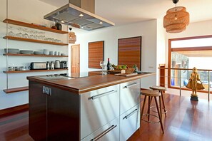 Réfrigérateur, micro-ondes, four, lave-vaisselle